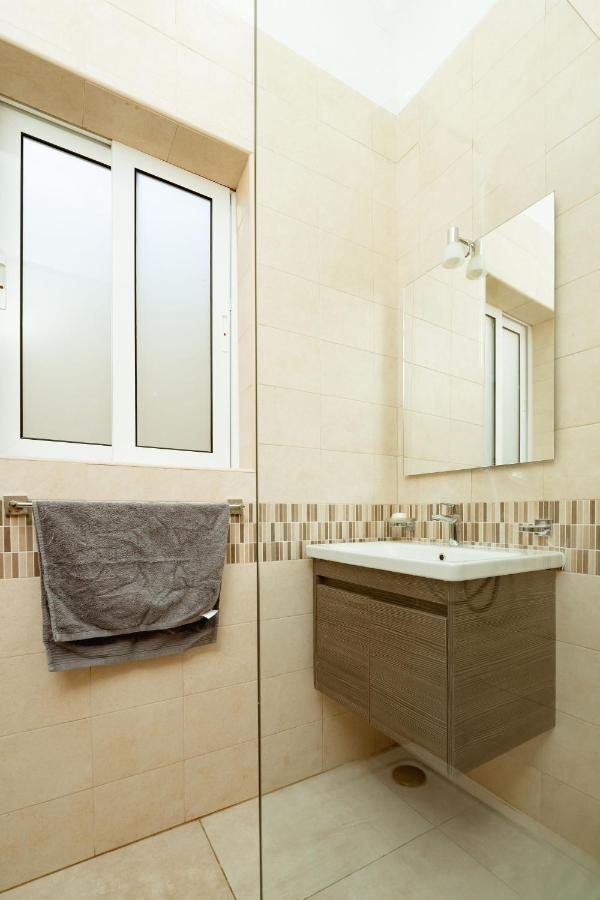 Classic 2bdr Designer Home! Close To Sea Sliema